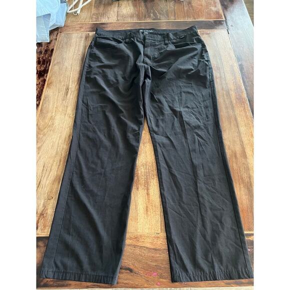 Travis Mathew Men's Black Mid Rise Cotton Blend Straight Leg Jeans Size 36 - Picture 1 of 7